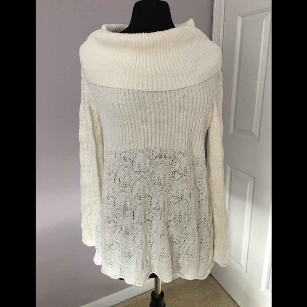 NWOT Macy’s Cream/white Cowl Neck Sweater Large